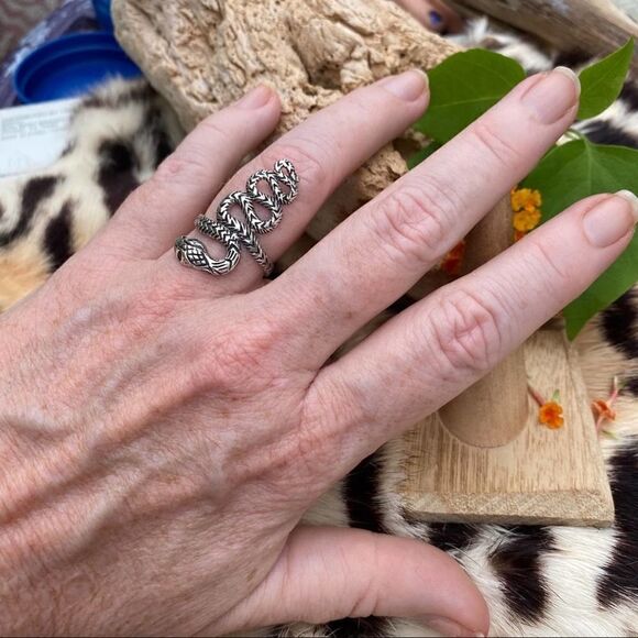 Solid Sterling Silver Snake Cobra Ring With Black Onyx Eyes sizes 7,10 - Picture 5 of 5